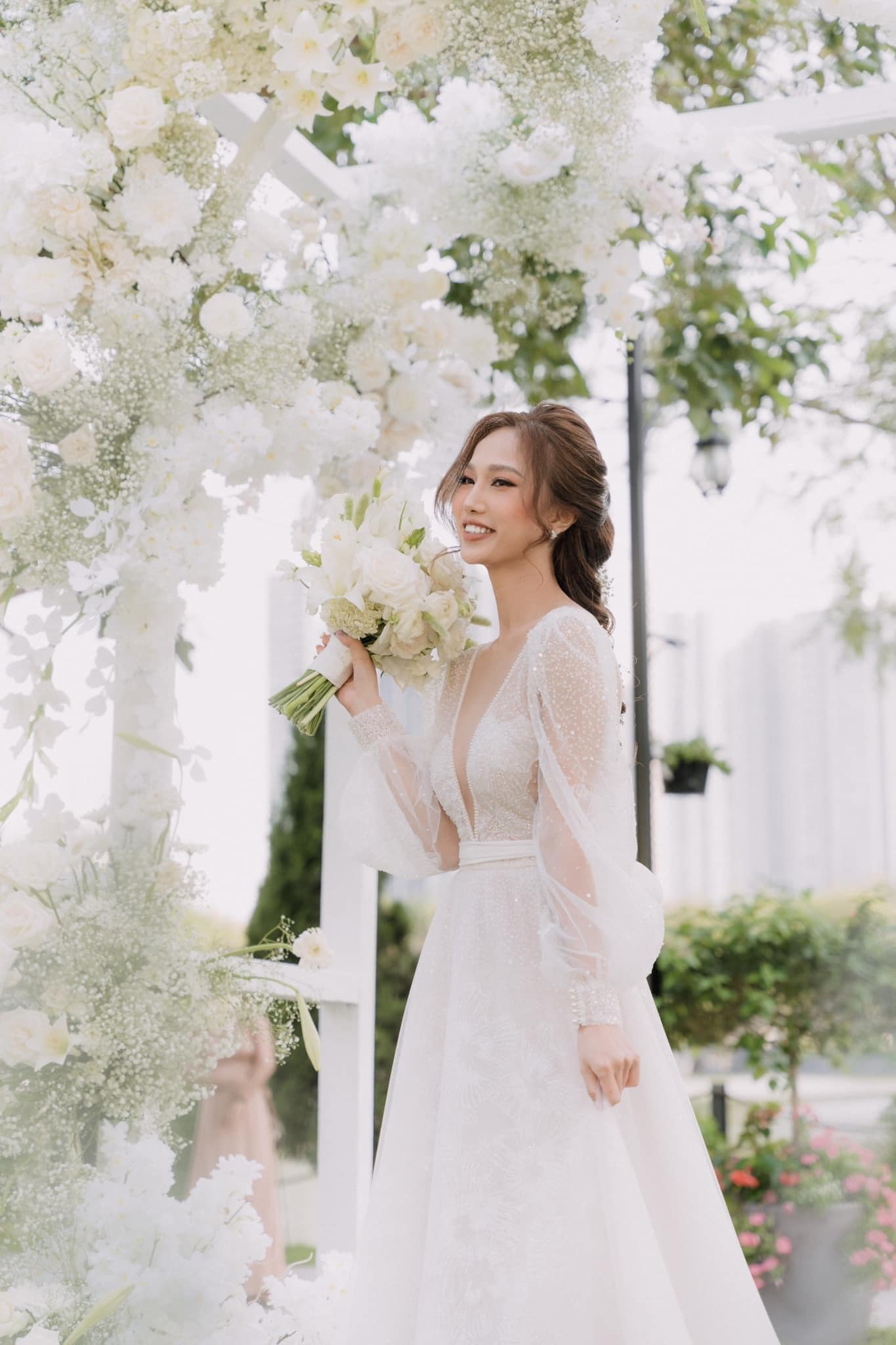 Thuê váy cưới ở đâu chất lượng nhất?

