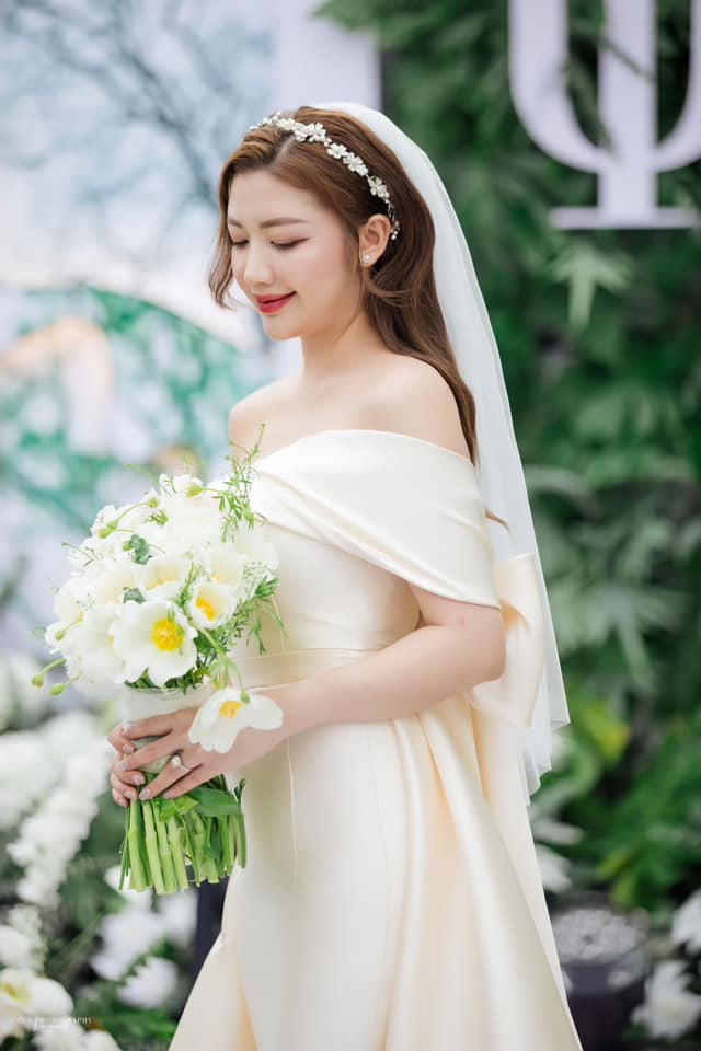 9+ mẫu làm tóc cô dâu đơn giản phù hợp với mọi kiểu váy cưới