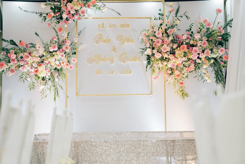 Cách trang trí sân khấu đám cưới lộng lẫy và ấn tượng        
