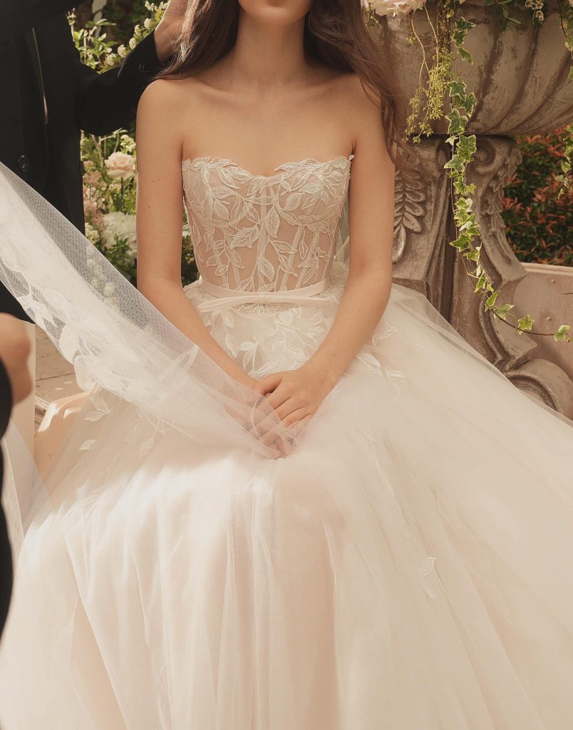 váy cưới xòe công chúa lộng lẫy