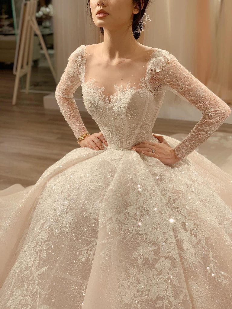 váy cưới xoè